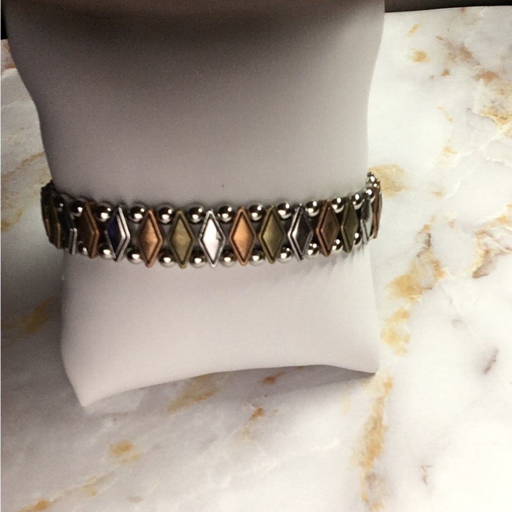 Stretch Abstract Bracelet - Picture 2 of 7